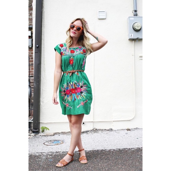 Embroidered Mexican boho chic dress - Picture 2 of 5